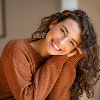 Fotografia de uma mulher sorrindo